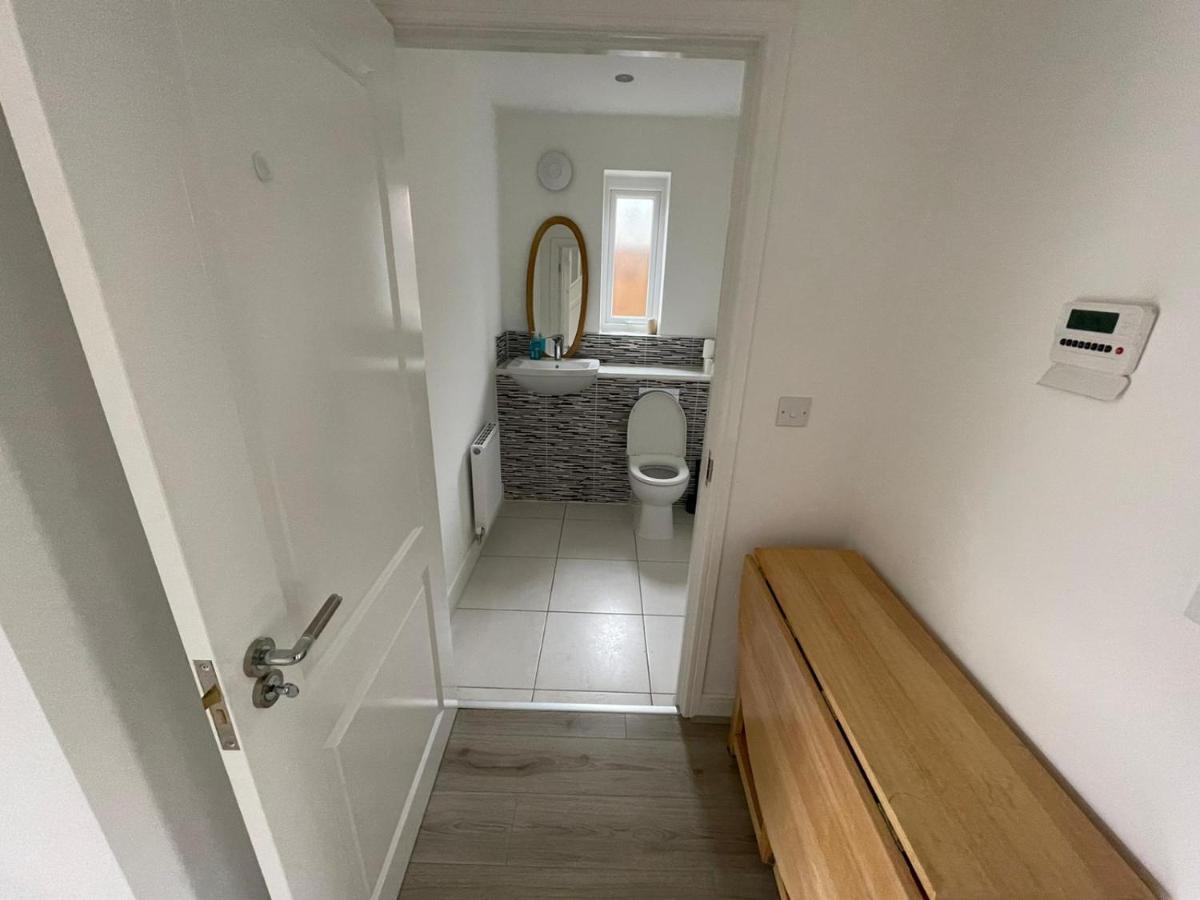 Modern Room With Huge Bed - Walk To City Centre! Manchester Exterior photo