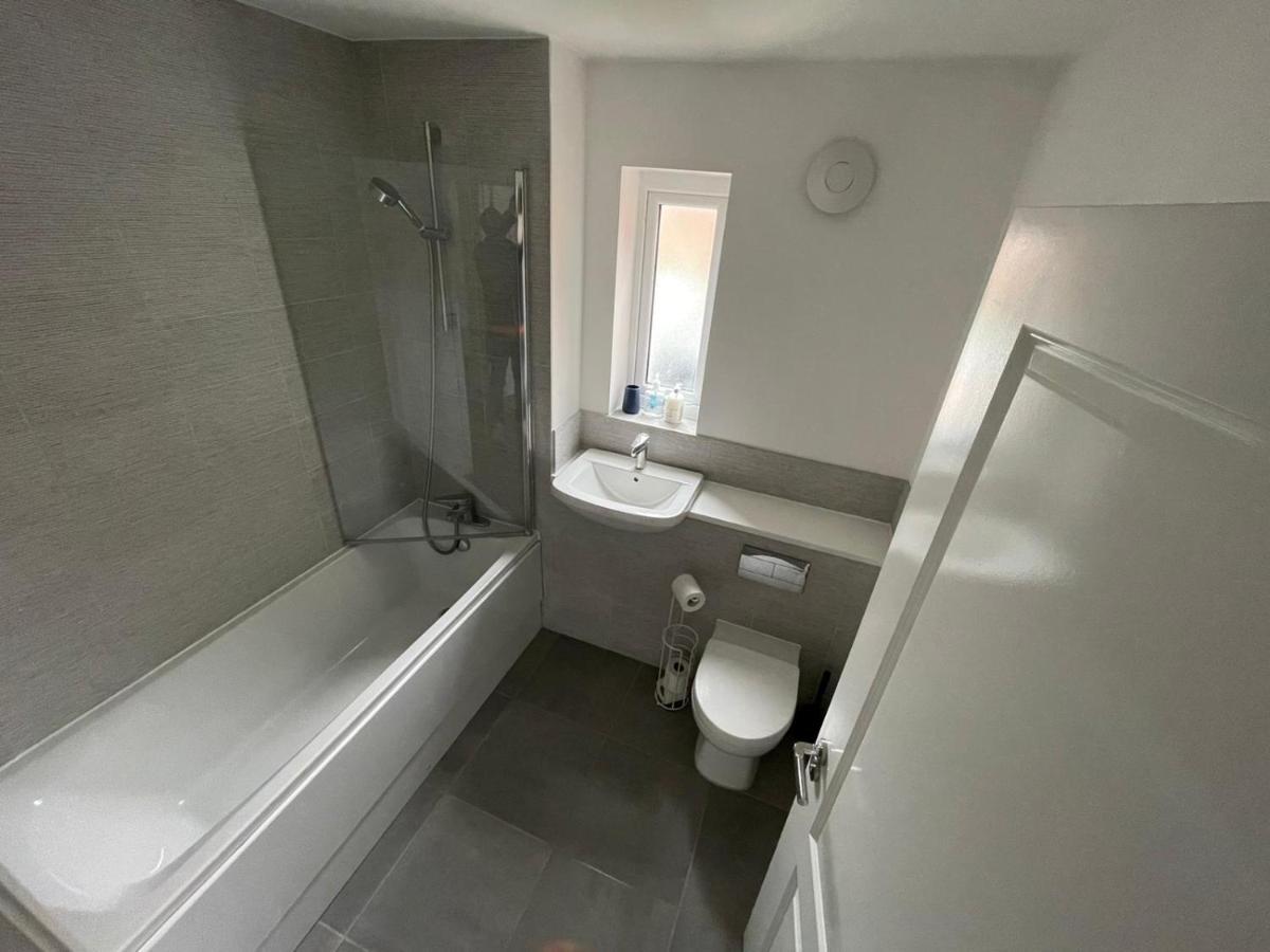 Modern Room With Huge Bed - Walk To City Centre! Manchester Exterior photo